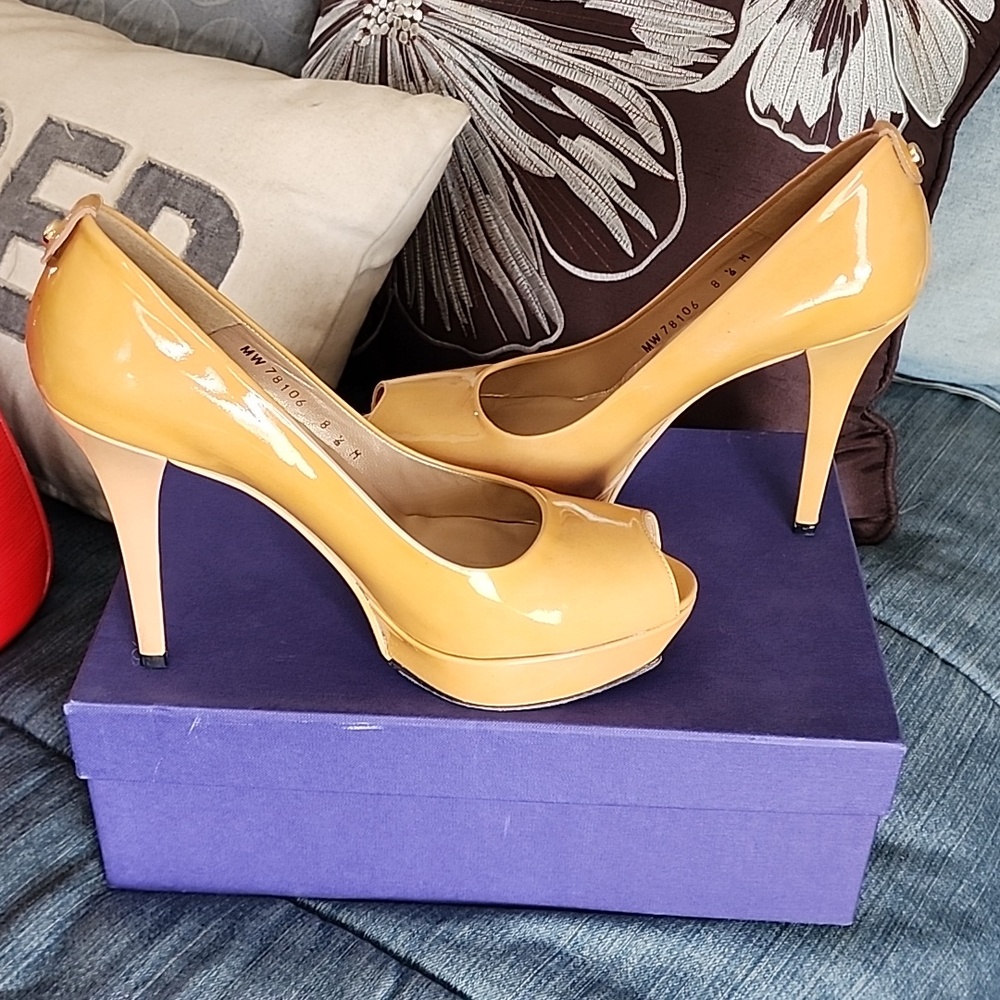 Womens Stuart Weitzman Stilleto Patent Shoe Size 8.5